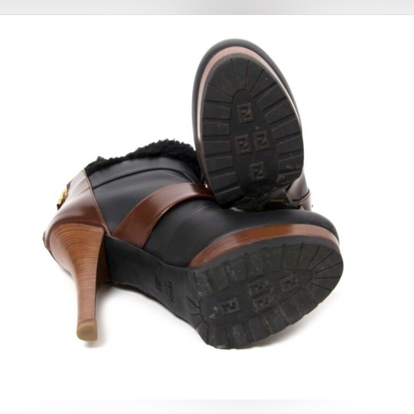 FENDI Leather Ankle Booties. Size 38.5 /8.5 US. Two tone black shearling trim. - Picture 3 of 4